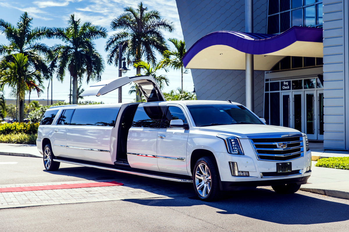 Limo Rental In Calgary & Stretch SUV Limo & Lincoln Navigator Limo
