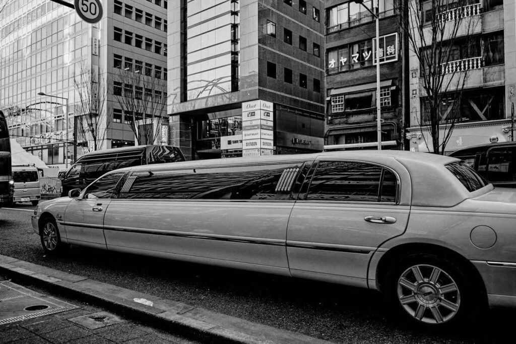 Airport Transfer Service & Limo Service Calgary & Calgary Luxury Limo Service